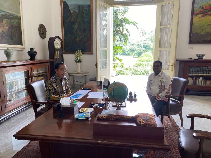 Pertemuan Khusus Presiden Jokowi bersama Bupati Biak Numfor di Istana Negara
